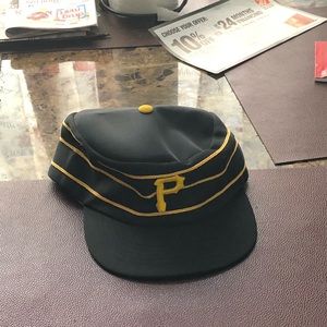 Pirates MLB Pill Cap